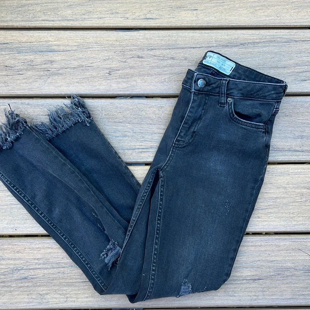 Free People Streetwear Fringe Frayed Raw Crop Hem Black Jeans Capsule Denim